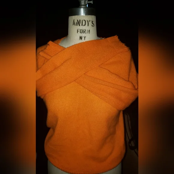 Minnie Rose 100% cashmere orange 🍊 crew neck cut trim. S/M Crew & Scoop Necks